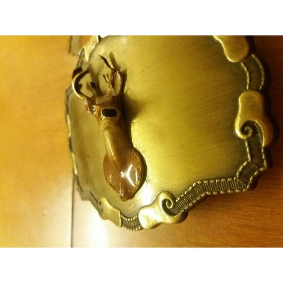 VTG Whitetail Deer Hunting Buck Outdoor Wildlife 3D Raised Raintree Belt Buckle - Picture 2 of 4
